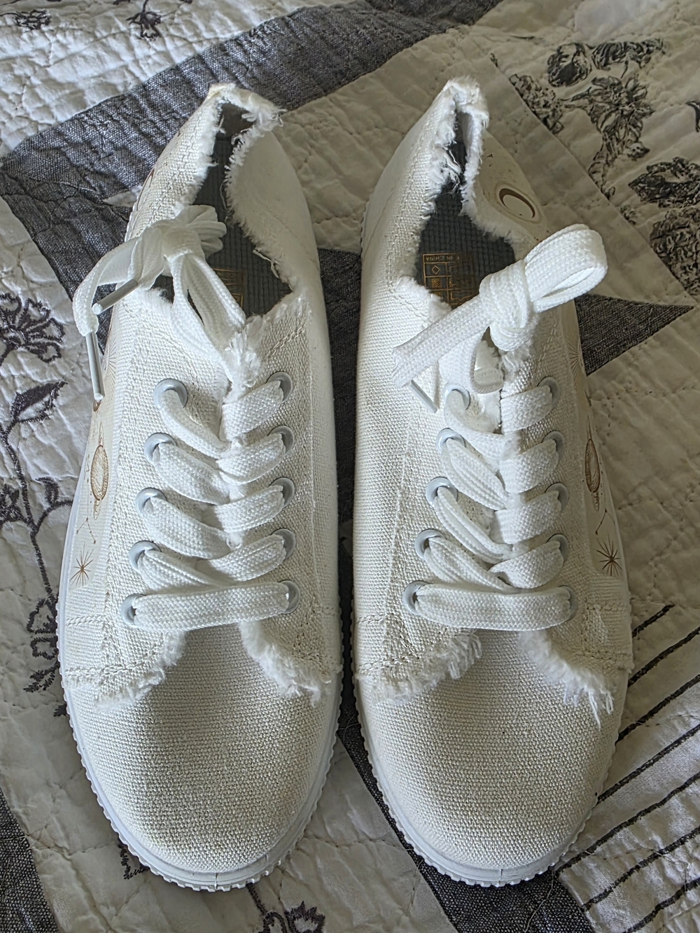 SHEIN White Frayed Canvas Lace-Up Sneakers